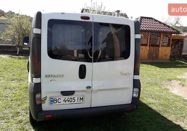 Белый Рено Трафик, объемом двигателя 2.5 л и пробегом 340 тыс. км за 7400 $, фото 3 на Automoto.ua