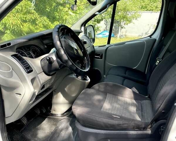 Рено Трафик 2004 в Черновцах на Automoto.ua Белый Рено Трафик, объемом двигателя 1.87 л и пробегом 456 тыс. км за 4500 $, фото 22 на Automoto.ua