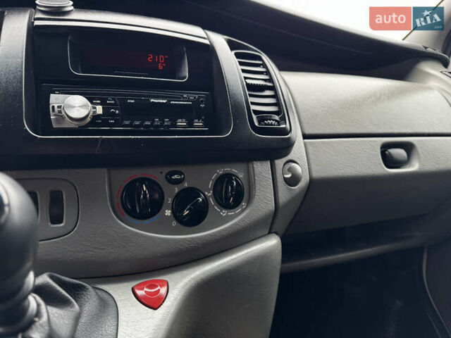 Белый Рено Трафик, объемом двигателя 1.9 л и пробегом 347 тыс. км за 7300 $, фото 43 на Automoto.ua