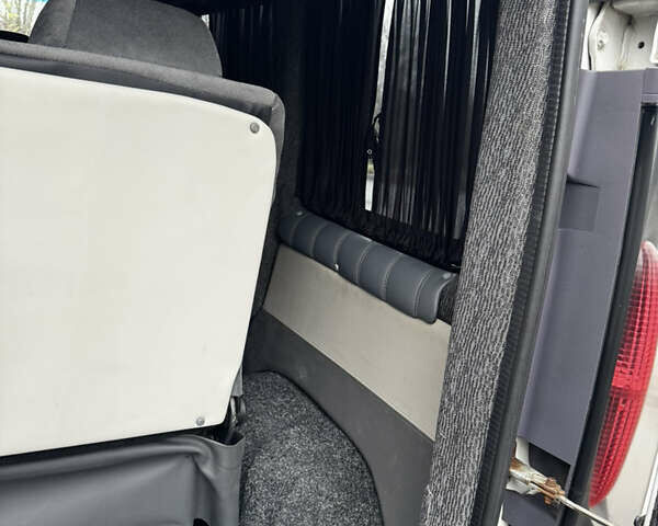 Белый Рено Трафик, объемом двигателя 1.9 л и пробегом 347 тыс. км за 7300 $, фото 70 на Automoto.ua