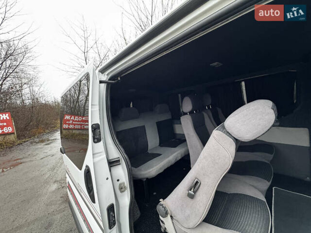 Белый Рено Трафик, объемом двигателя 1.9 л и пробегом 347 тыс. км за 7300 $, фото 63 на Automoto.ua