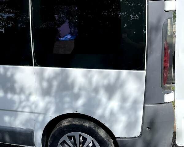 Рено Трафик 2004 в Черновцах на Automoto.ua Белый Рено Трафик, объемом двигателя 1.87 л и пробегом 456 тыс. км за 4500 $, фото 14 на Automoto.ua