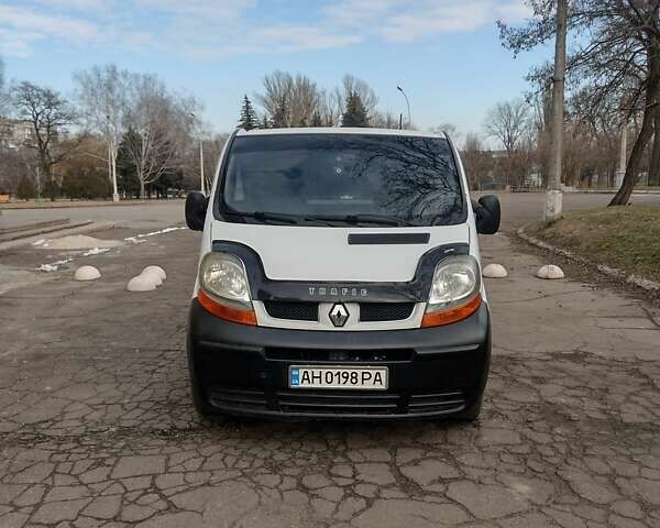 Белый Рено Трафик, объемом двигателя 1.9 л и пробегом 350 тыс. км за 8444 $, фото 1 на Automoto.ua