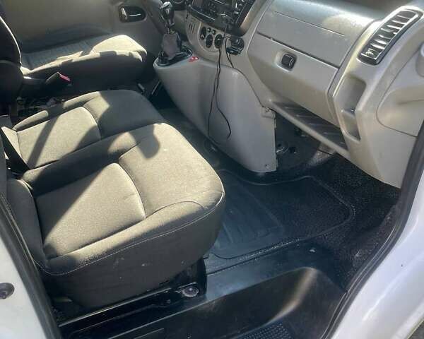 Рено Трафик 2004 в Черновцах на Automoto.ua Белый Рено Трафик, объемом двигателя 1.87 л и пробегом 456 тыс. км за 4500 $, фото 2 на Automoto.ua