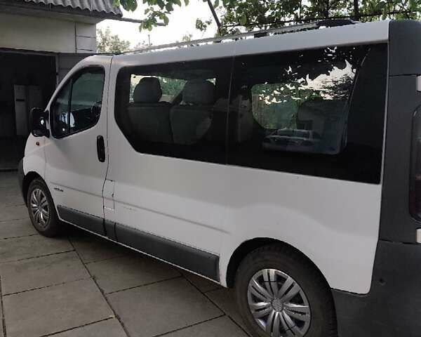 Белый Рено Трафик, объемом двигателя 1.9 л и пробегом 362 тыс. км за 6000 $, фото 6 на Automoto.ua