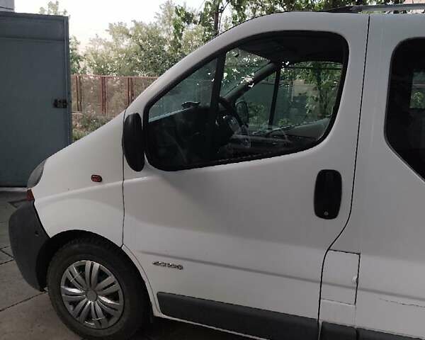 Белый Рено Трафик, объемом двигателя 1.9 л и пробегом 362 тыс. км за 6000 $, фото 7 на Automoto.ua