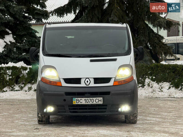 Білий Рено Трафік, об'ємом двигуна 1.9 л та пробігом 458 тис. км за 7999 $, фото 1 на Automoto.ua