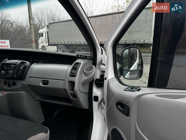Белый Рено Трафик, объемом двигателя 1.9 л и пробегом 347 тыс. км за 7300 $, фото 48 на Automoto.ua