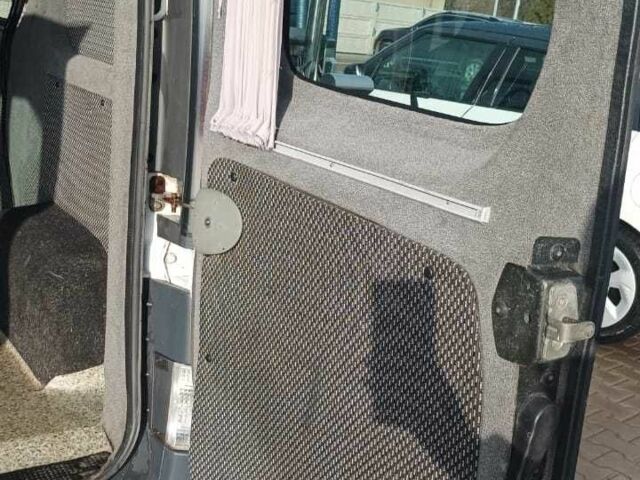 Белый Рено Трафик, объемом двигателя 1.9 л и пробегом 316 тыс. км за 8186 $, фото 21 на Automoto.ua