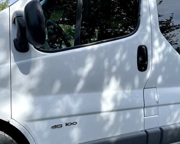 Рено Трафик 2004 в Черновцах на Automoto.ua Белый Рено Трафик, объемом двигателя 1.87 л и пробегом 456 тыс. км за 4500 $, фото 11 на Automoto.ua