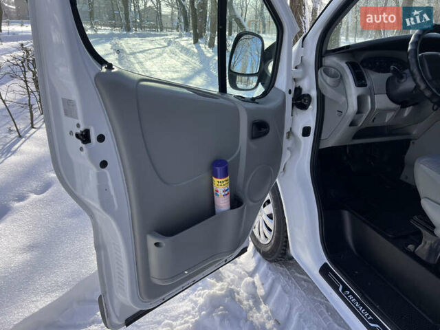 Білий Рено Трафік, об'ємом двигуна 1.9 л та пробігом 363 тис. км за 6500 $, фото 13 на Automoto.ua