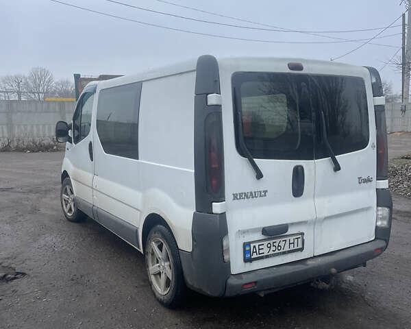 Белый Рено Трафик, объемом двигателя 1.9 л и пробегом 380 тыс. км за 6000 $, фото 4 на Automoto.ua