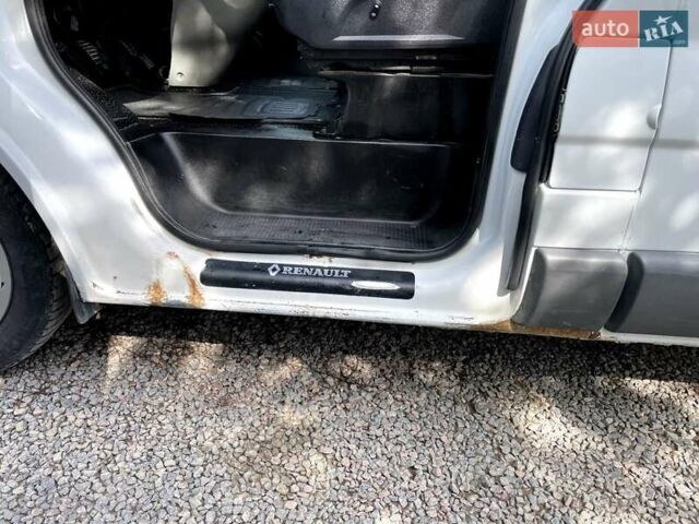 Рено Трафик 2004 в Черновцах на Automoto.ua Белый Рено Трафик, объемом двигателя 1.87 л и пробегом 456 тыс. км за 4500 $, фото 12 на Automoto.ua