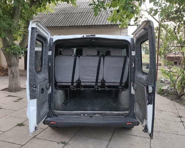 Белый Рено Трафик, объемом двигателя 1.9 л и пробегом 362 тыс. км за 6000 $, фото 10 на Automoto.ua