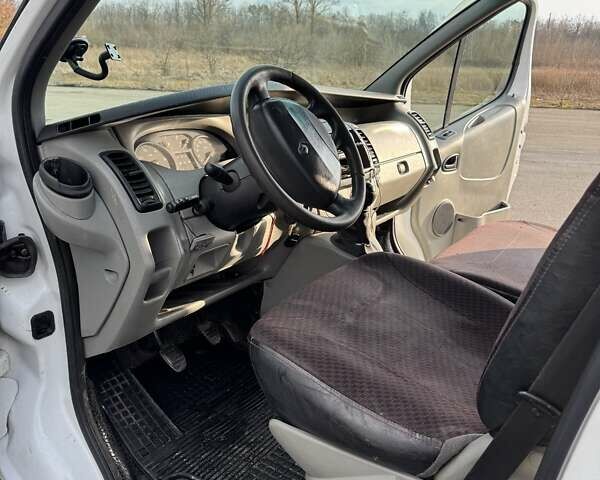 Белый Рено Трафик, объемом двигателя 1.9 л и пробегом 366 тыс. км за 6200 $, фото 6 на Automoto.ua