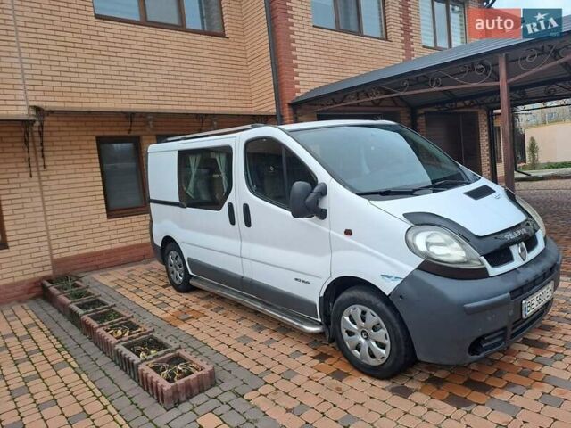 Белый Рено Трафик, объемом двигателя 1.9 л и пробегом 329 тыс. км за 6500 $, фото 1 на Automoto.ua