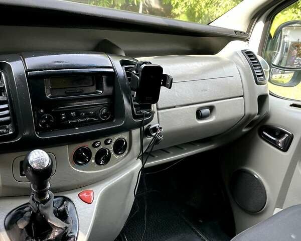 Рено Трафик 2004 в Черновцах на Automoto.ua Белый Рено Трафик, объемом двигателя 1.87 л и пробегом 456 тыс. км за 4500 $, фото 17 на Automoto.ua