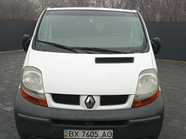 Белый Рено Трафик, объемом двигателя 1.9 л и пробегом 440 тыс. км за 6800 $, фото 1 на Automoto.ua