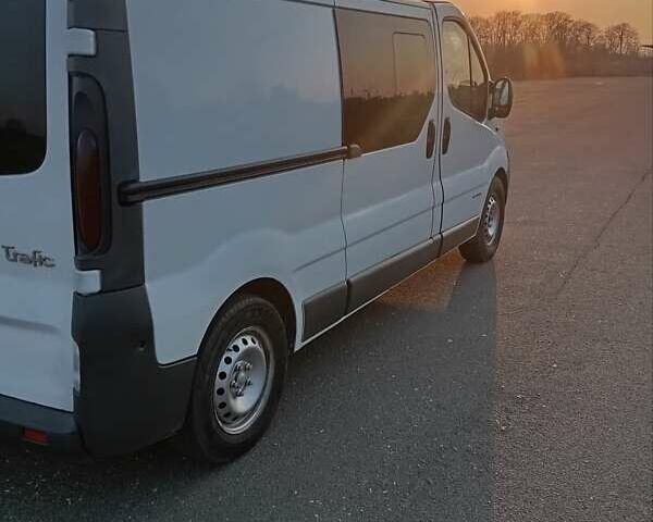 Белый Рено Трафик, объемом двигателя 1.9 л и пробегом 366 тыс. км за 6200 $, фото 2 на Automoto.ua