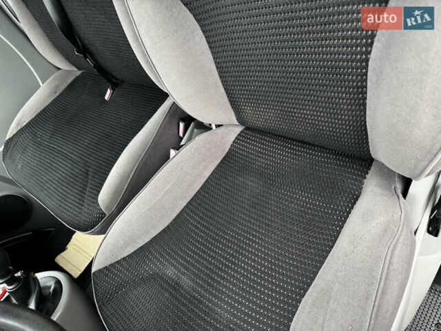 Белый Рено Трафик, объемом двигателя 1.9 л и пробегом 347 тыс. км за 7300 $, фото 39 на Automoto.ua