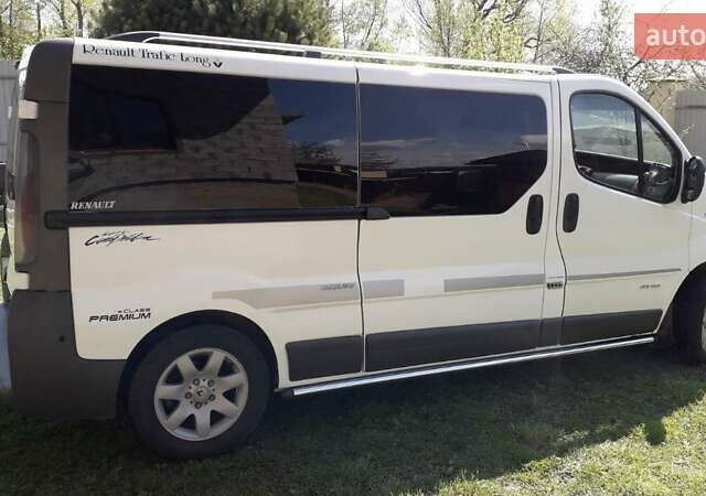 Белый Рено Трафик, объемом двигателя 2.5 л и пробегом 340 тыс. км за 7400 $, фото 2 на Automoto.ua