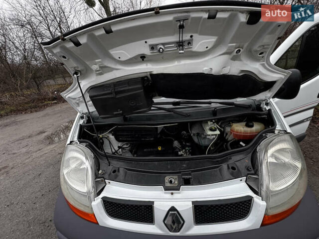 Белый Рено Трафик, объемом двигателя 1.9 л и пробегом 347 тыс. км за 7300 $, фото 75 на Automoto.ua