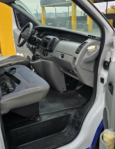 Рено Трафик 2004 в Харькове на Automoto.ua Белый Рено Трафик, объемом двигателя 1.87 л и пробегом 454 тыс. км за 4800 $, фото 5 на Automoto.ua