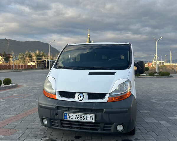 Белый Рено Трафик, объемом двигателя 1.87 л и пробегом 550 тыс. км за 5999 $, фото 5 на Automoto.ua