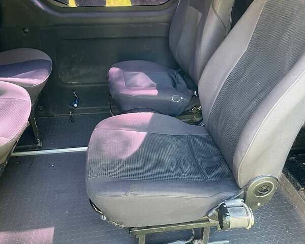 Рено Трафик 2004 в Черновцах на Automoto.ua Белый Рено Трафик, объемом двигателя 1.87 л и пробегом 456 тыс. км за 4500 $, фото 6 на Automoto.ua