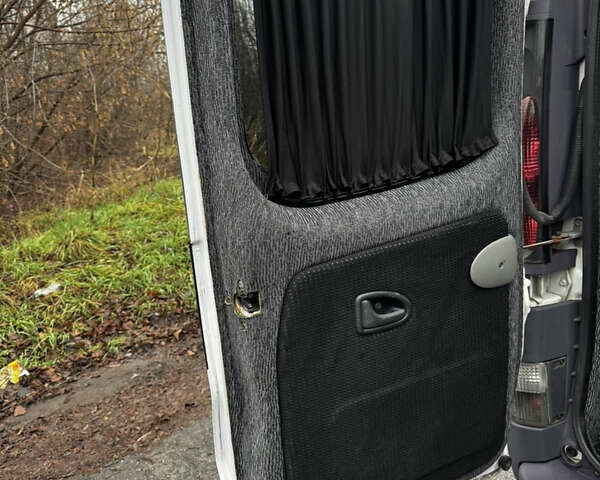 Белый Рено Трафик, объемом двигателя 1.9 л и пробегом 347 тыс. км за 7300 $, фото 66 на Automoto.ua