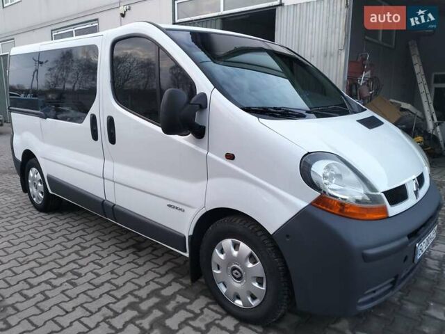 Белый Рено Трафик, объемом двигателя 1.9 л и пробегом 303 тыс. км за 7500 $, фото 3 на Automoto.ua
