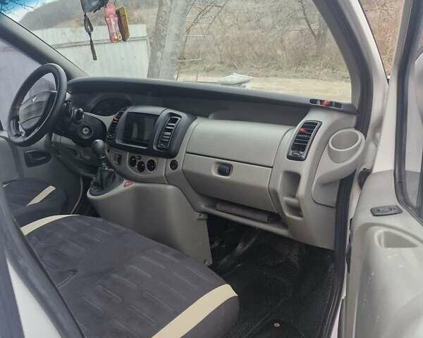 Белый Рено Трафик, объемом двигателя 1.87 л и пробегом 358 тыс. км за 6300 $, фото 17 на Automoto.ua