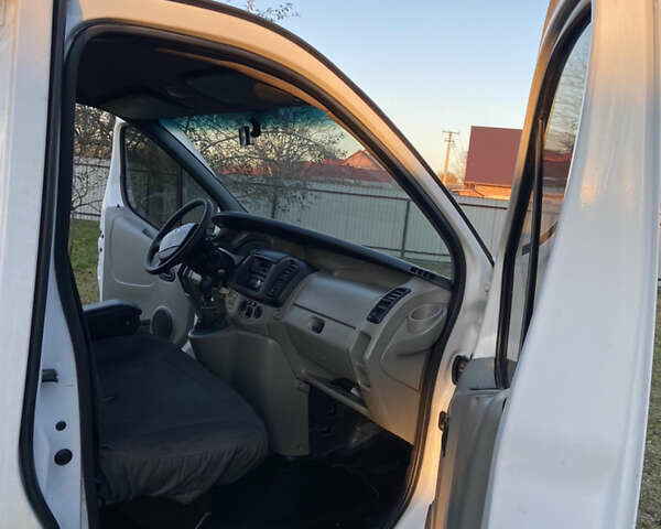 Білий Рено Трафік, об'ємом двигуна 1.9 л та пробігом 396 тис. км за 5200 $, фото 10 на Automoto.ua