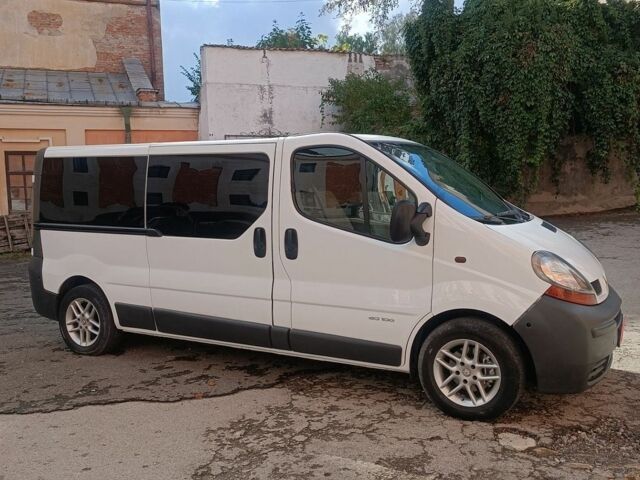 Белый Рено Трафик, объемом двигателя 1.9 л и пробегом 219 тыс. км за 8950 $, фото 3 на Automoto.ua