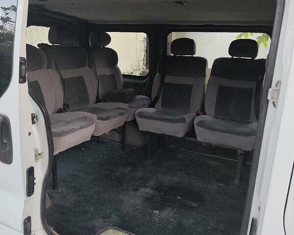 Белый Рено Трафик, объемом двигателя 1.9 л и пробегом 362 тыс. км за 6000 $, фото 1 на Automoto.ua