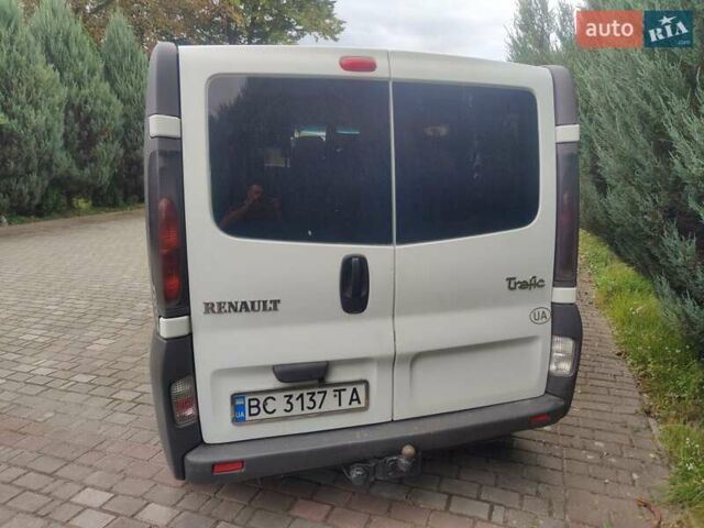 Белый Рено Трафик, объемом двигателя 1.9 л и пробегом 311 тыс. км за 6800 $, фото 2 на Automoto.ua