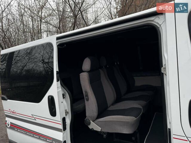 Белый Рено Трафик, объемом двигателя 1.9 л и пробегом 347 тыс. км за 7300 $, фото 53 на Automoto.ua