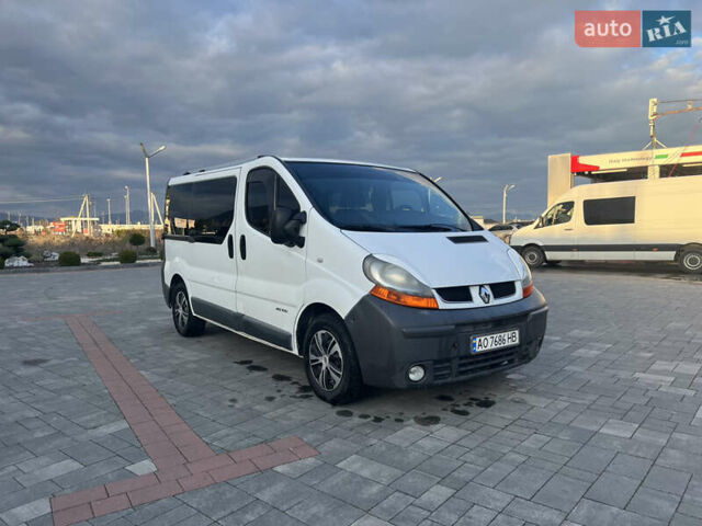 Белый Рено Трафик, объемом двигателя 1.87 л и пробегом 550 тыс. км за 5999 $, фото 2 на Automoto.ua