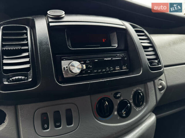 Белый Рено Трафик, объемом двигателя 1.9 л и пробегом 347 тыс. км за 7300 $, фото 42 на Automoto.ua