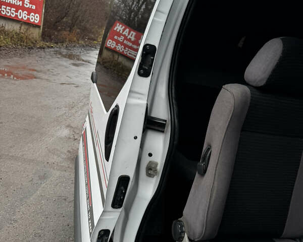 Белый Рено Трафик, объемом двигателя 1.9 л и пробегом 347 тыс. км за 7300 $, фото 55 на Automoto.ua