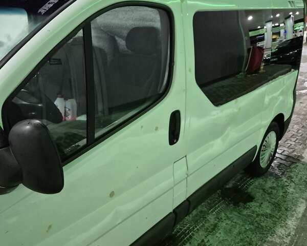 Белый Рено Трафик, объемом двигателя 1.9 л и пробегом 475 тыс. км за 4400 $, фото 2 на Automoto.ua