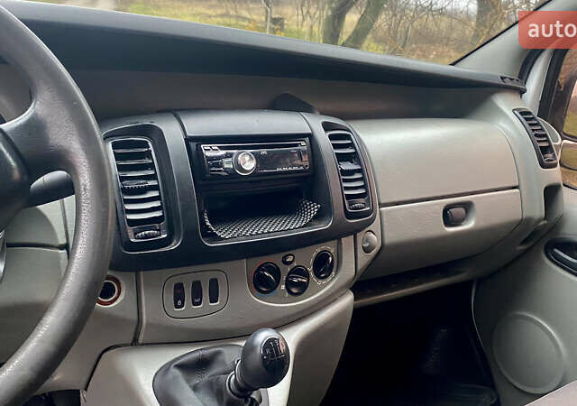 Белый Рено Трафик, объемом двигателя 1.87 л и пробегом 265 тыс. км за 6200 $, фото 22 на Automoto.ua