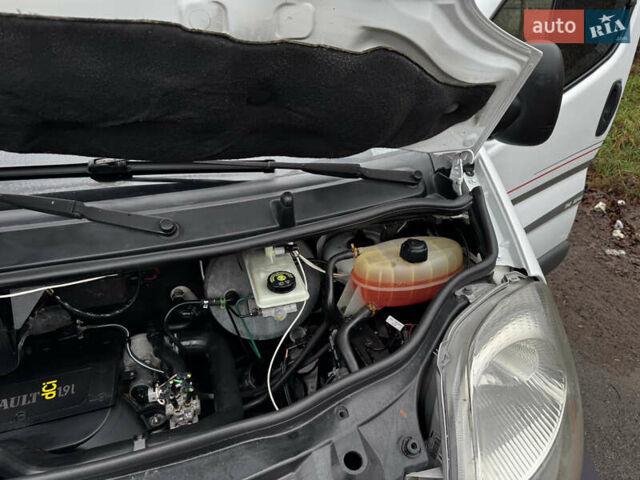 Белый Рено Трафик, объемом двигателя 1.9 л и пробегом 347 тыс. км за 7300 $, фото 72 на Automoto.ua