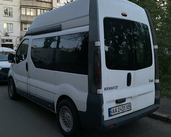 Белый Рено Трафик, объемом двигателя 1.9 л и пробегом 377 тыс. км за 7200 $, фото 1 на Automoto.ua