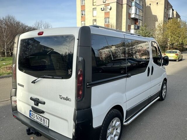 Белый Рено Трафик, объемом двигателя 1.9 л и пробегом 280 тыс. км за 7300 $, фото 7 на Automoto.ua