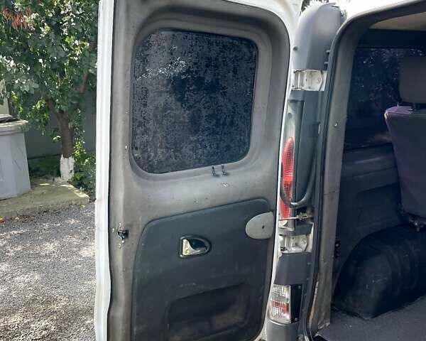 Білий Рено Трафік, об'ємом двигуна 1.9 л та пробігом 455 тис. км за 5200 $, фото 15 на Automoto.ua