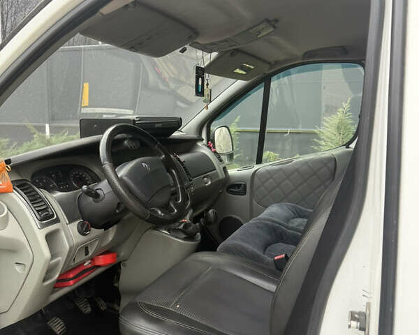 Белый Рено Трафик, объемом двигателя 1.87 л и пробегом 280 тыс. км за 5950 $, фото 6 на Automoto.ua