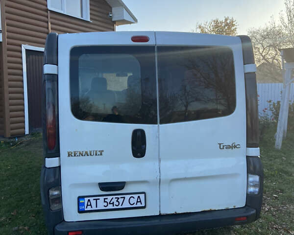 Білий Рено Трафік, об'ємом двигуна 1.9 л та пробігом 396 тис. км за 5200 $, фото 1 на Automoto.ua