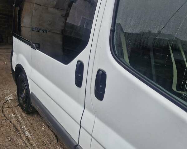 Белый Рено Трафик, объемом двигателя 1.87 л и пробегом 358 тыс. км за 6300 $, фото 15 на Automoto.ua