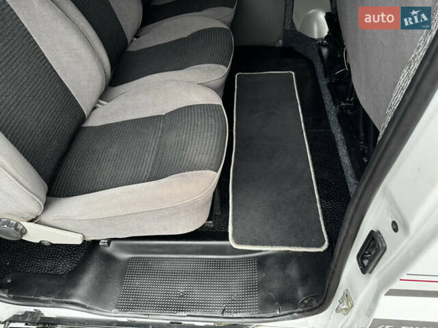 Белый Рено Трафик, объемом двигателя 1.9 л и пробегом 347 тыс. км за 7300 $, фото 57 на Automoto.ua